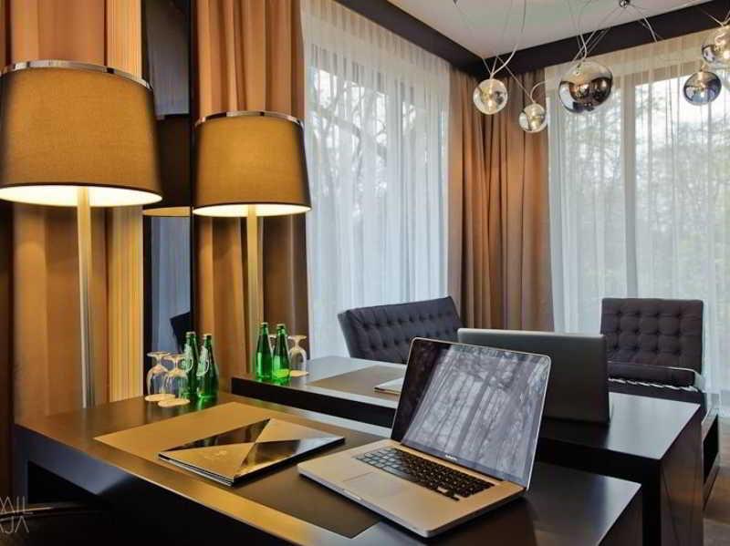 ホテル プラチナム パレス ヴロツワフ エクステリア 写真 A meeting room at the hotel