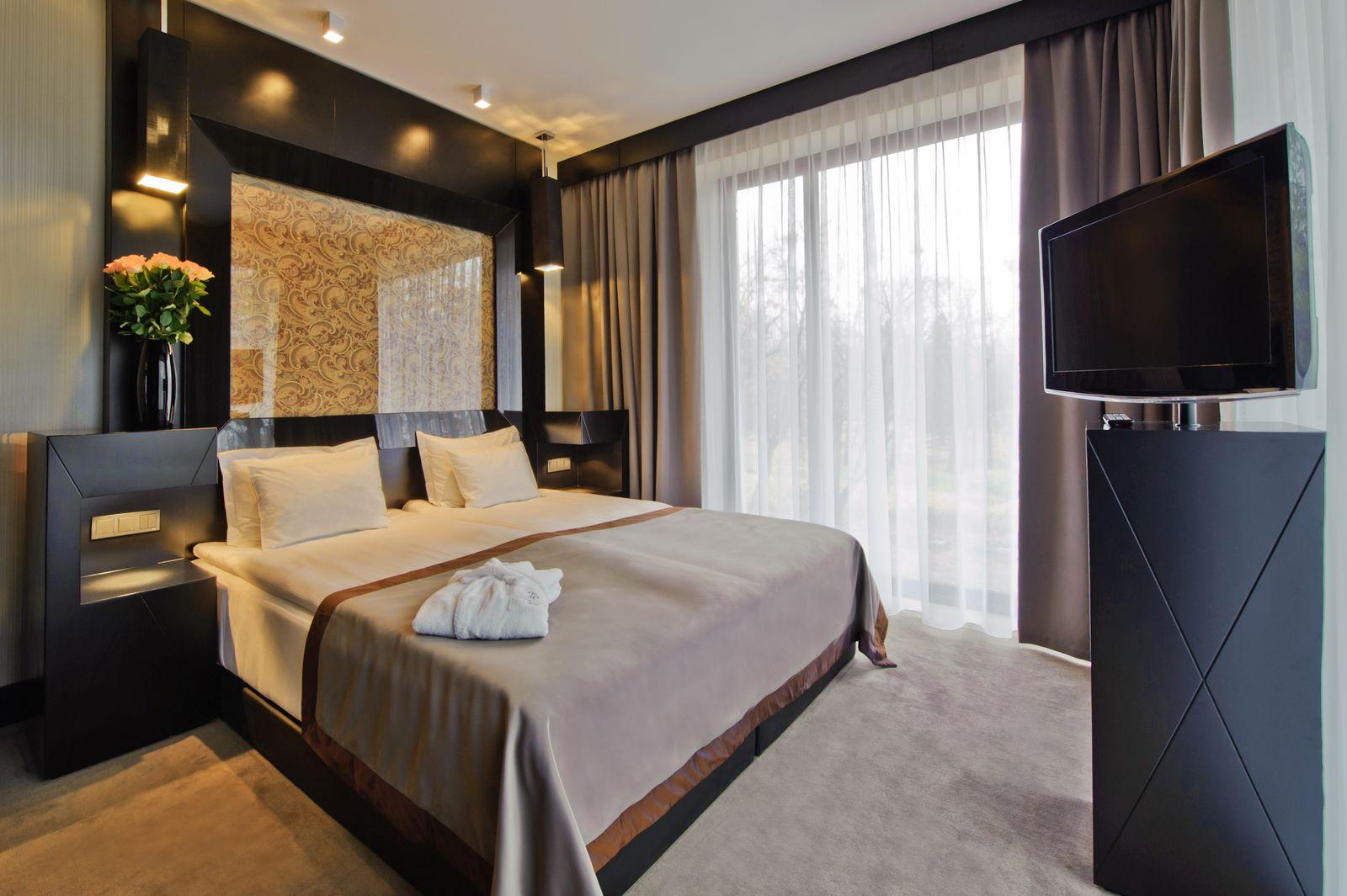 ホテル プラチナム パレス ヴロツワフ エクステリア 写真 A room at the hotel