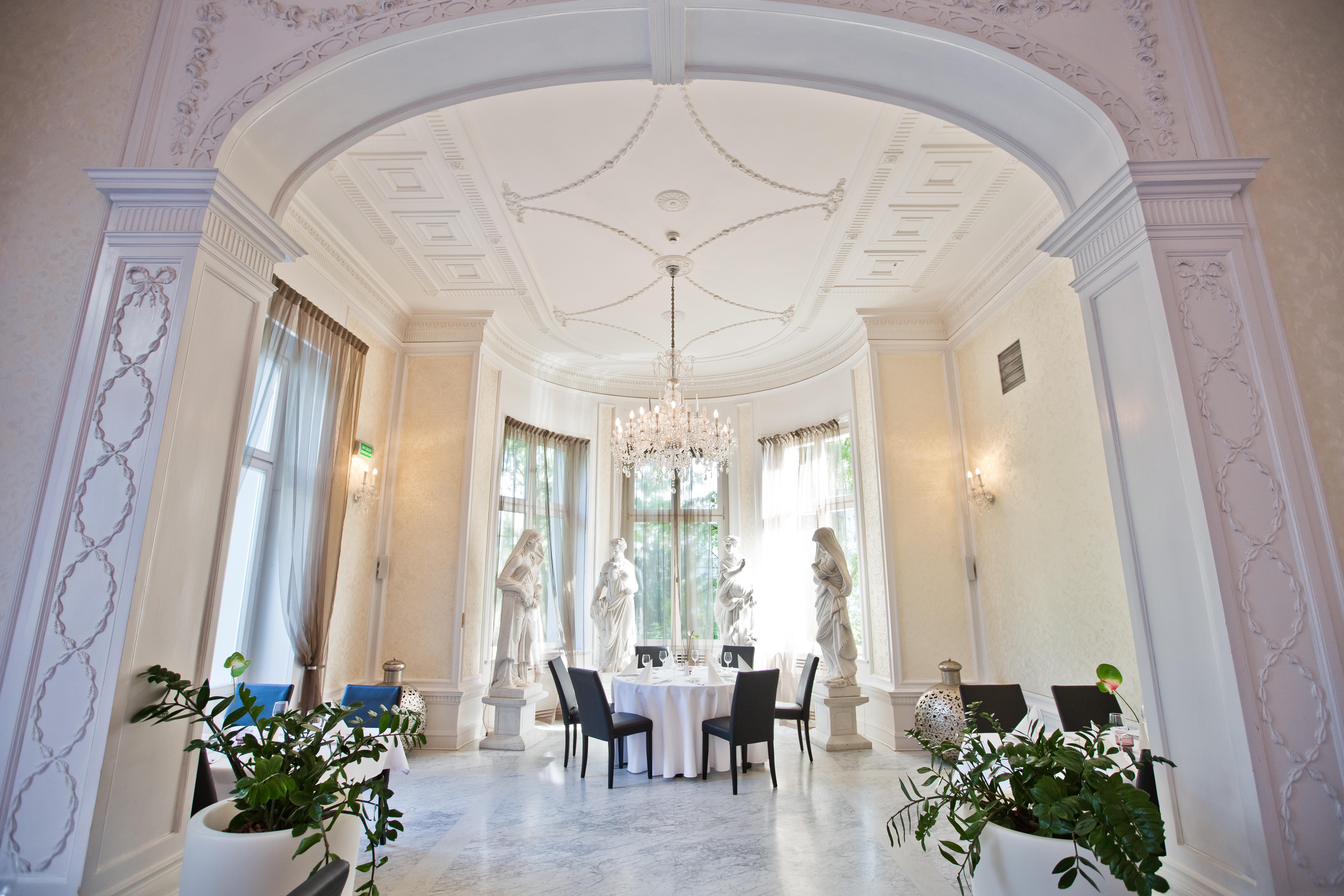 ホテル プラチナム パレス ヴロツワフ エクステリア 写真 The interior of the restaurant
