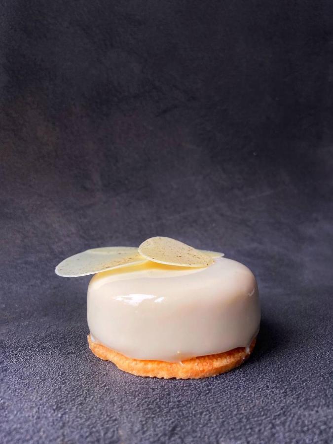 ホテル プラチナム パレス ヴロツワフ エクステリア 写真 A lemon tart