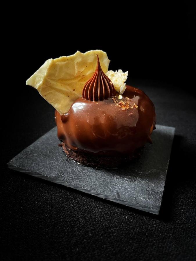 ホテル プラチナム パレス ヴロツワフ エクステリア 写真 A chocolate dessert