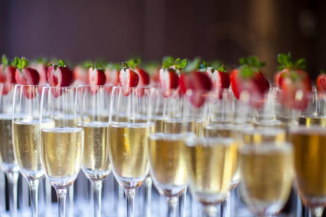 ホテル プラチナム パレス ヴロツワフ エクステリア 写真 Champagne
