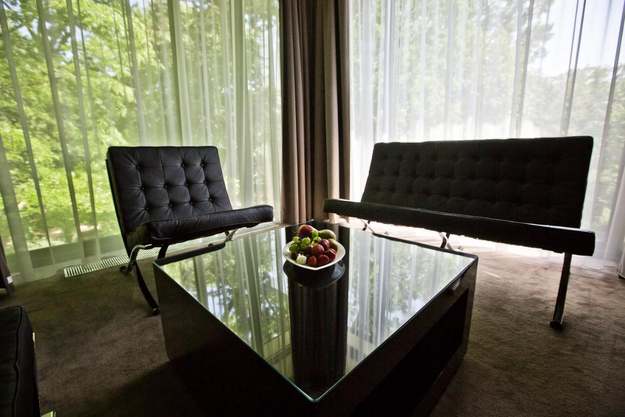 ホテル プラチナム パレス ヴロツワフ エクステリア 写真 Interior of a suite at the hotel