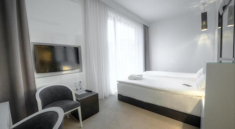 ホテル プラチナム パレス ヴロツワフ エクステリア 写真 A room at the hotel