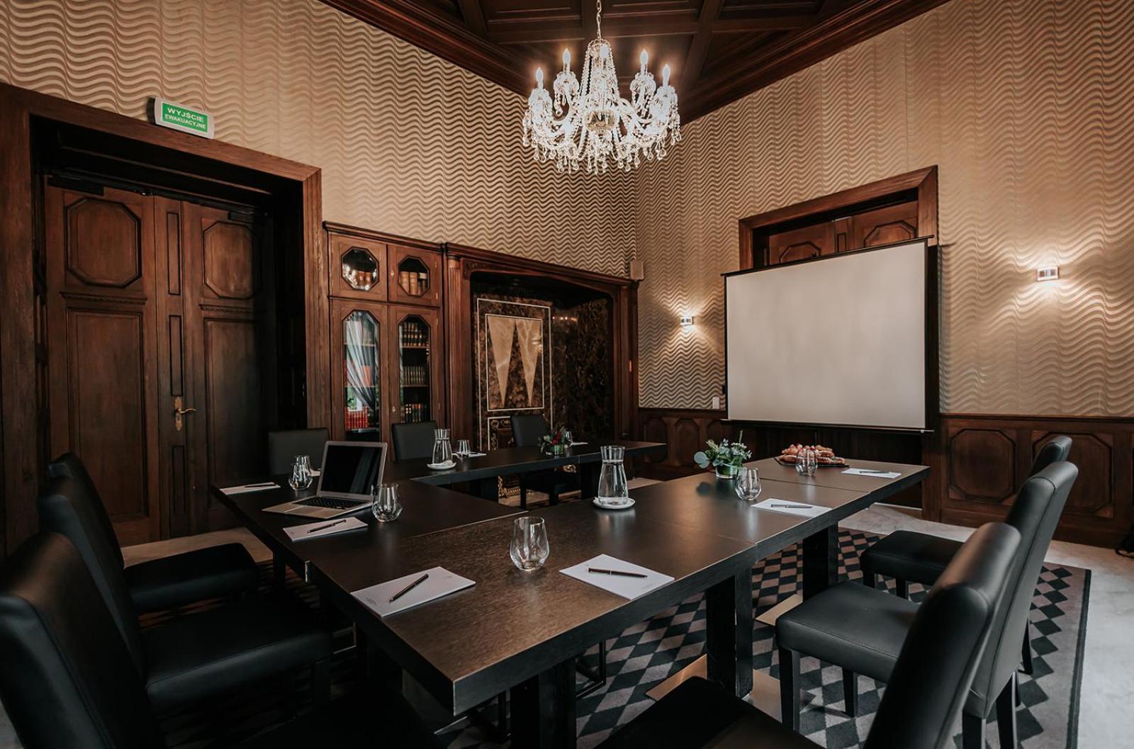 ホテル プラチナム パレス ヴロツワフ エクステリア 写真 The boardroom at the hotel