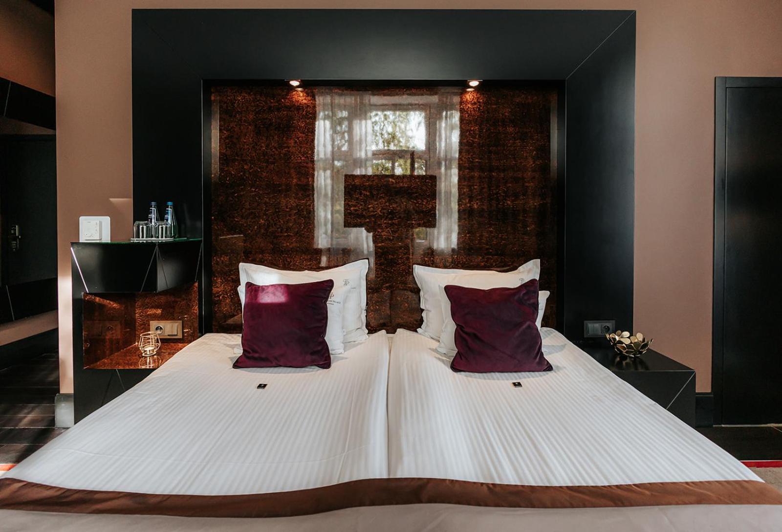 ホテル プラチナム パレス ヴロツワフ エクステリア 写真 A room at the hotel