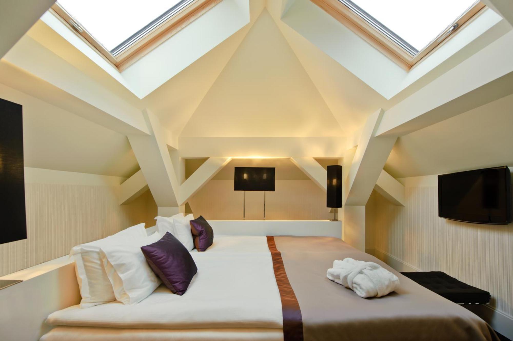 ホテル プラチナム パレス ヴロツワフ エクステリア 写真 A bedroom at the hotel