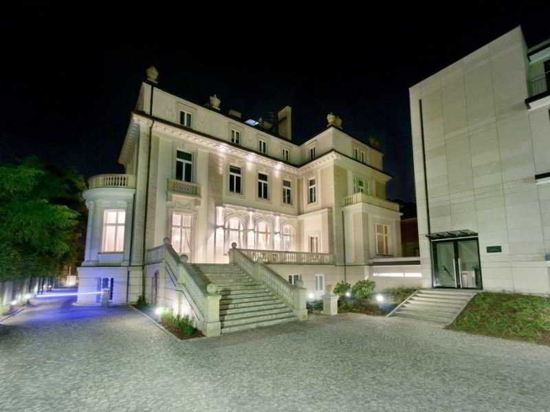 ホテル プラチナム パレス ヴロツワフ エクステリア 写真 The museum at night