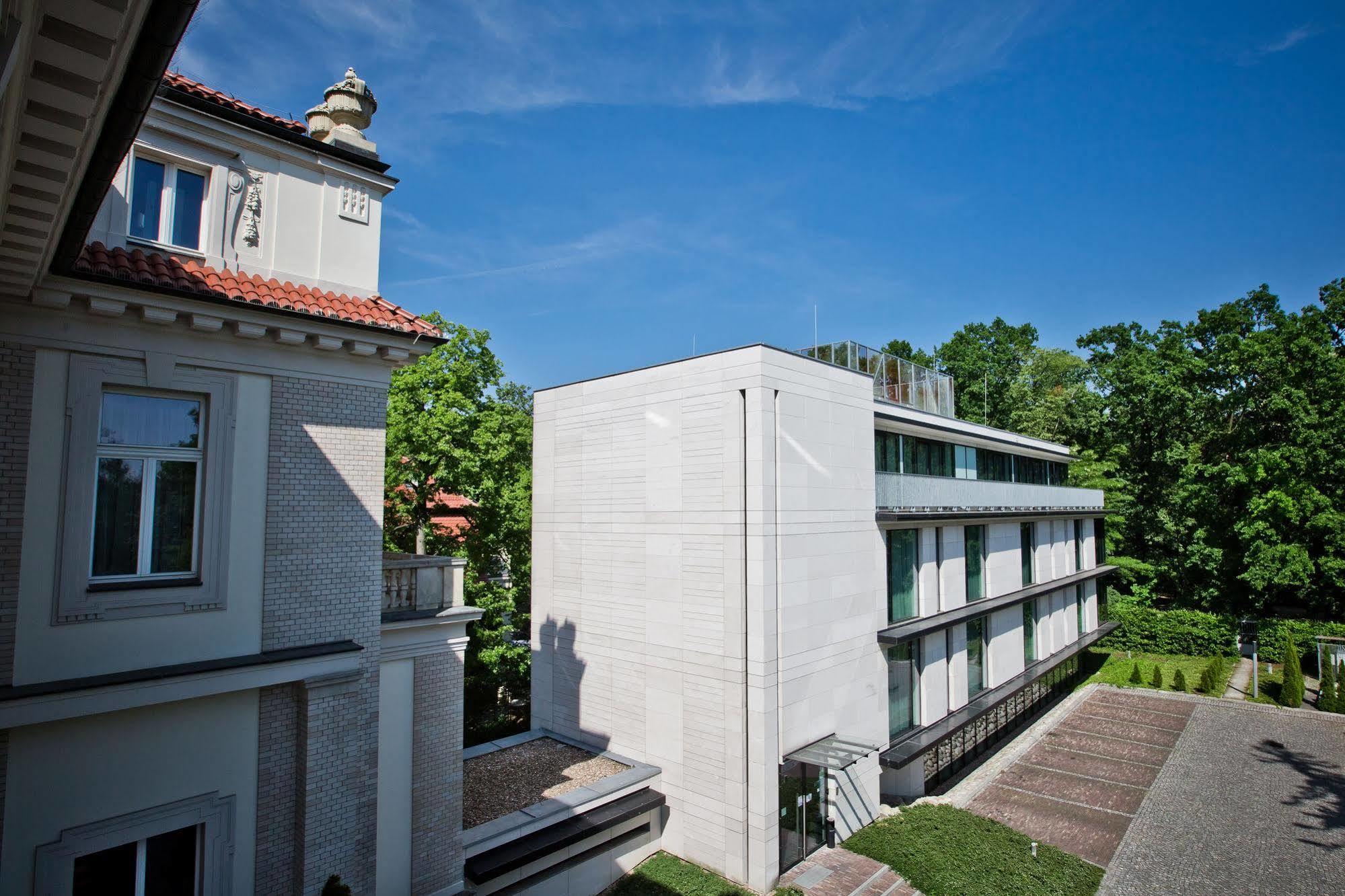 ホテル プラチナム パレス ヴロツワフ エクステリア 写真 The new building of the Institute of Physics