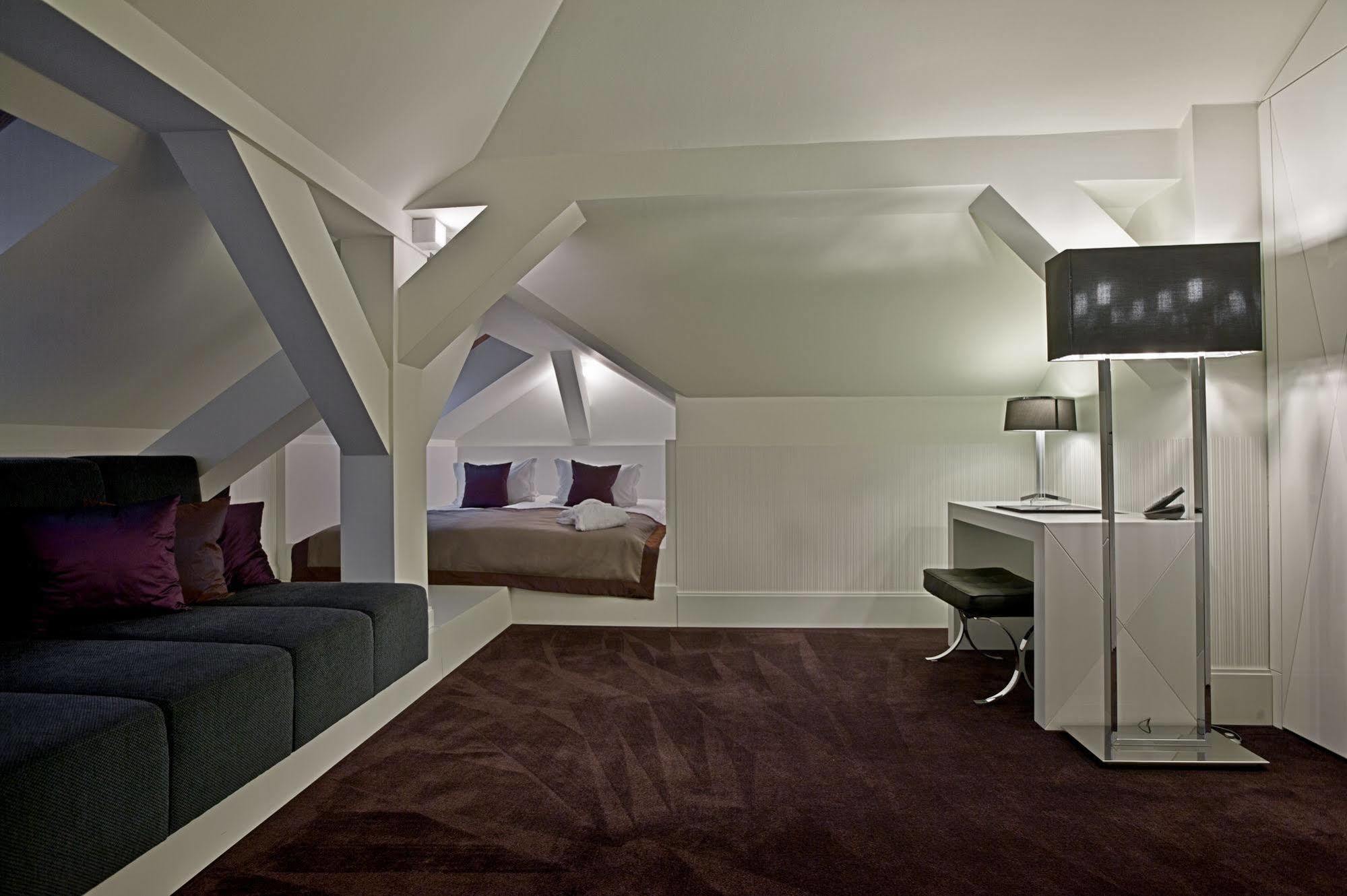 ホテル プラチナム パレス ヴロツワフ 部屋 写真 A suite at the hotel
